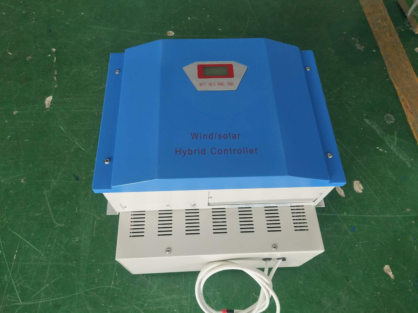 وحدة تحكم شحن هجينة للطاقة الش - مراجعة Pwm Charge Controller وسعره